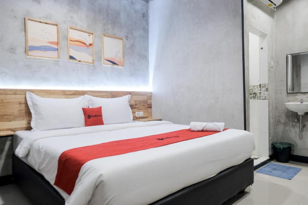 Medan Hotel | RedDoorz @ Sekip Medan