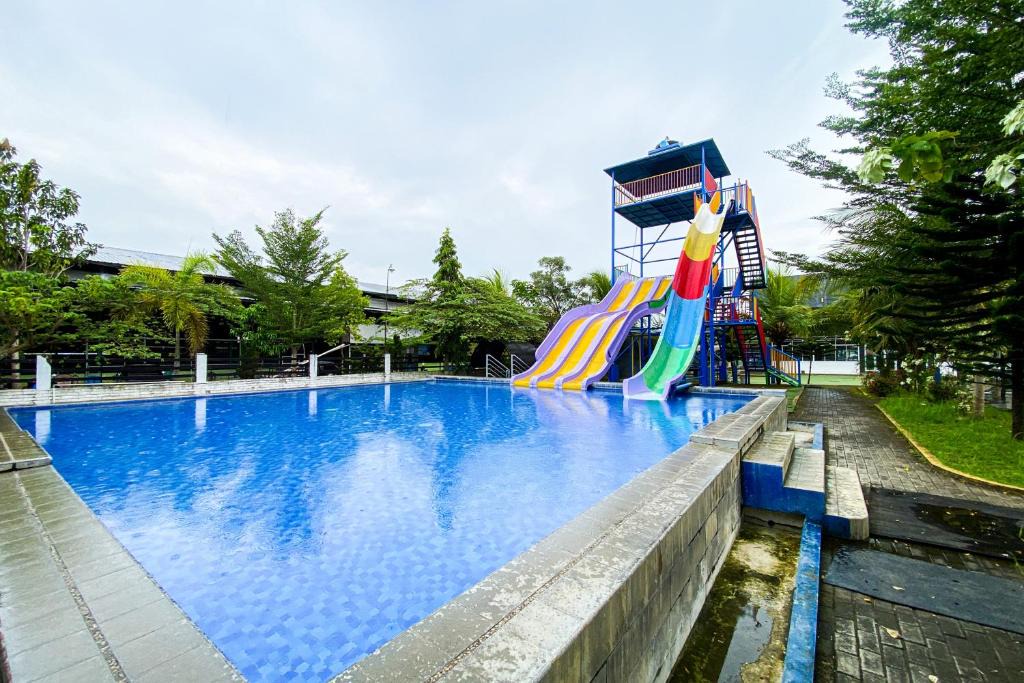 Kebasen Hotel | RedDoorz Sena Home near Stasiun Kroya Cilacap