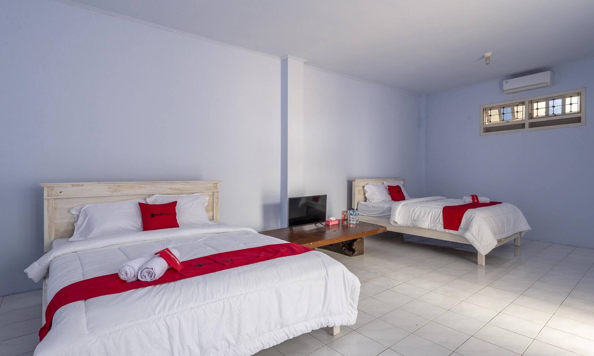 Bondowoso Hotel | RedDoorz Syariah @ Bondowoso City Center