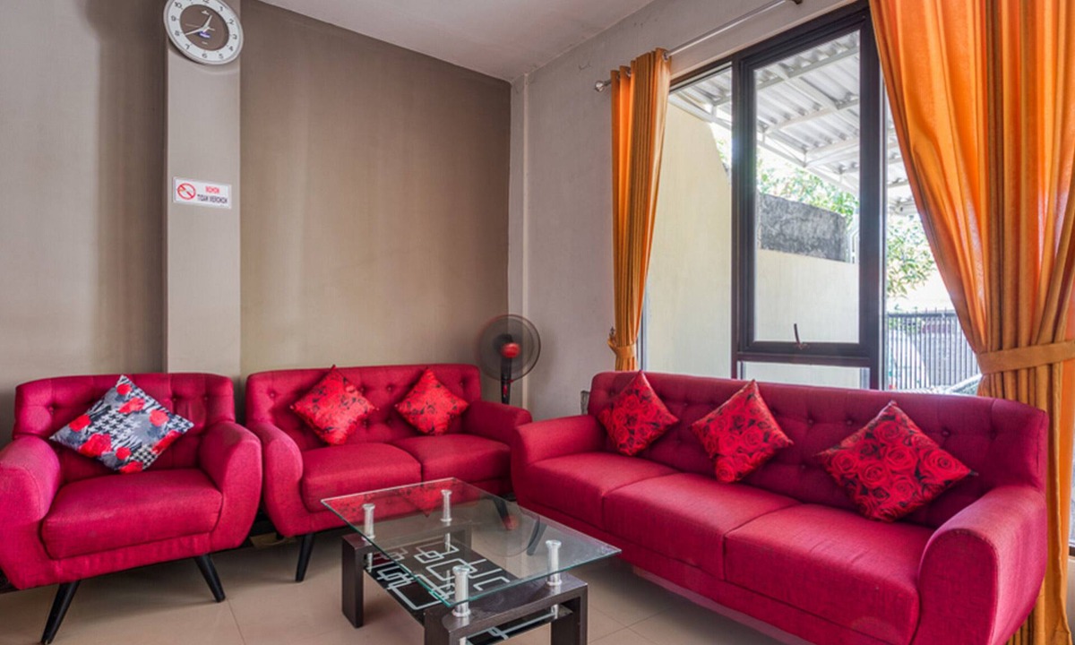 Gubeng House | RedDoorz Syariah near Airlangga University Campus B