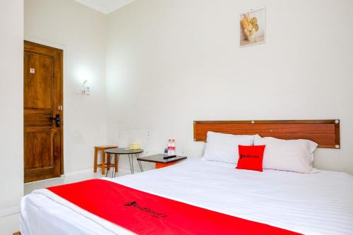 Purwokerto Hotel | RedDoorz Syariah Near Stasiun Purwokerto