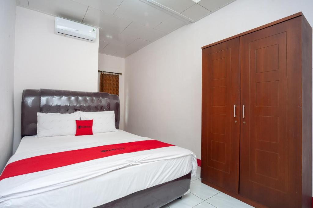 Jambi Hotel | RedDoorz Syariah near Tugu Juang Jambi 3