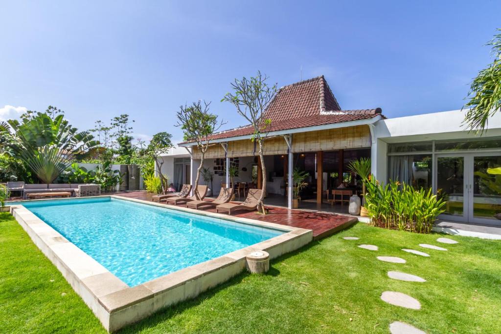 Batubelig Villa | Rent a Luxury Villa in Bali Close to the Beach, Bali Villa 1153