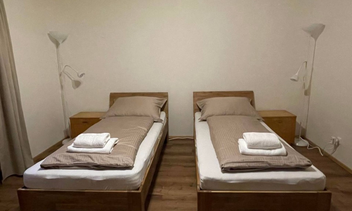 Klosterle Apartment | Room 1 Silvrettasee - Twin, Shared Bathroom - Haus St. Martin
