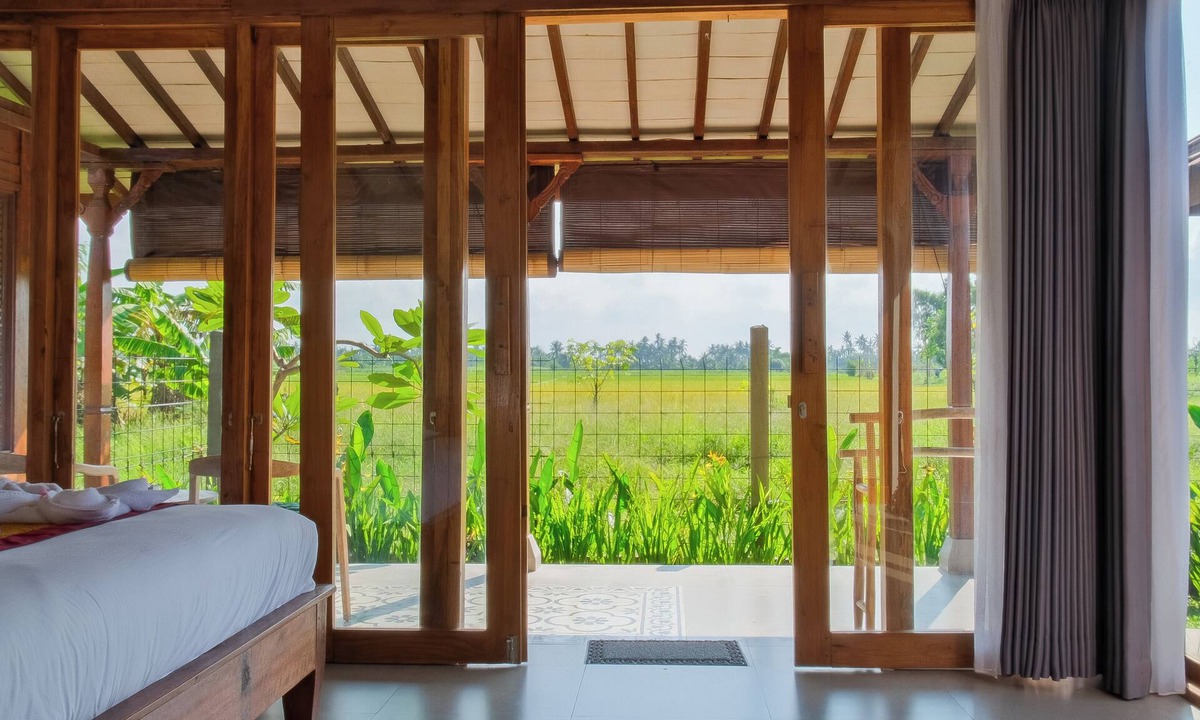 Mambal Villa | Rumah Tengah Sawah