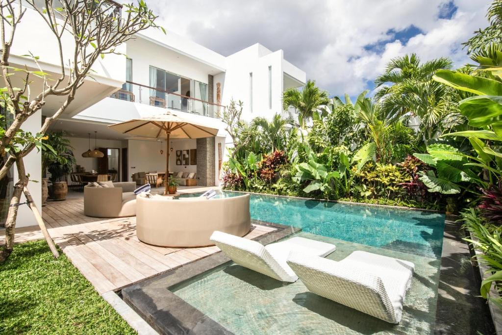Berawa Villa | Seaside Luxury 4BR Villa, 400m to Finns, Canggu
