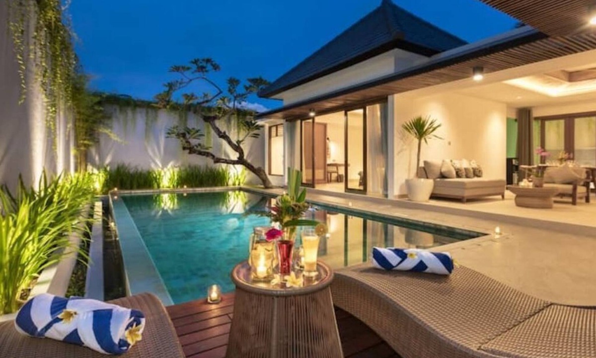 Dyanapura Villa | Seminyak Balinese Style Villa with Tropical Garden
