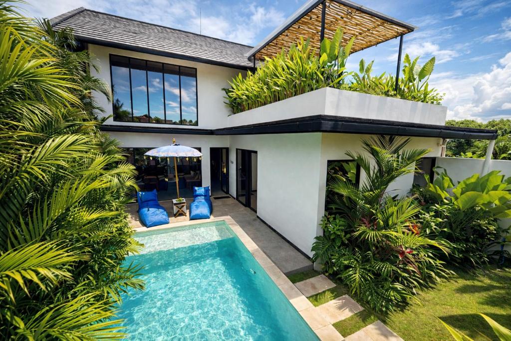 Kerobokan Villa | Seminyak Villa 2 BR - Private Pool & Rooftop