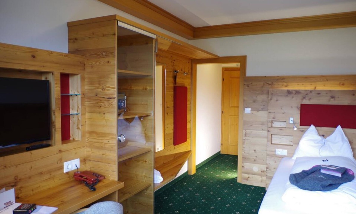 Ramsau am Dachstein Hotel | Single Room with Shower and Toilet - Berghof Hotel