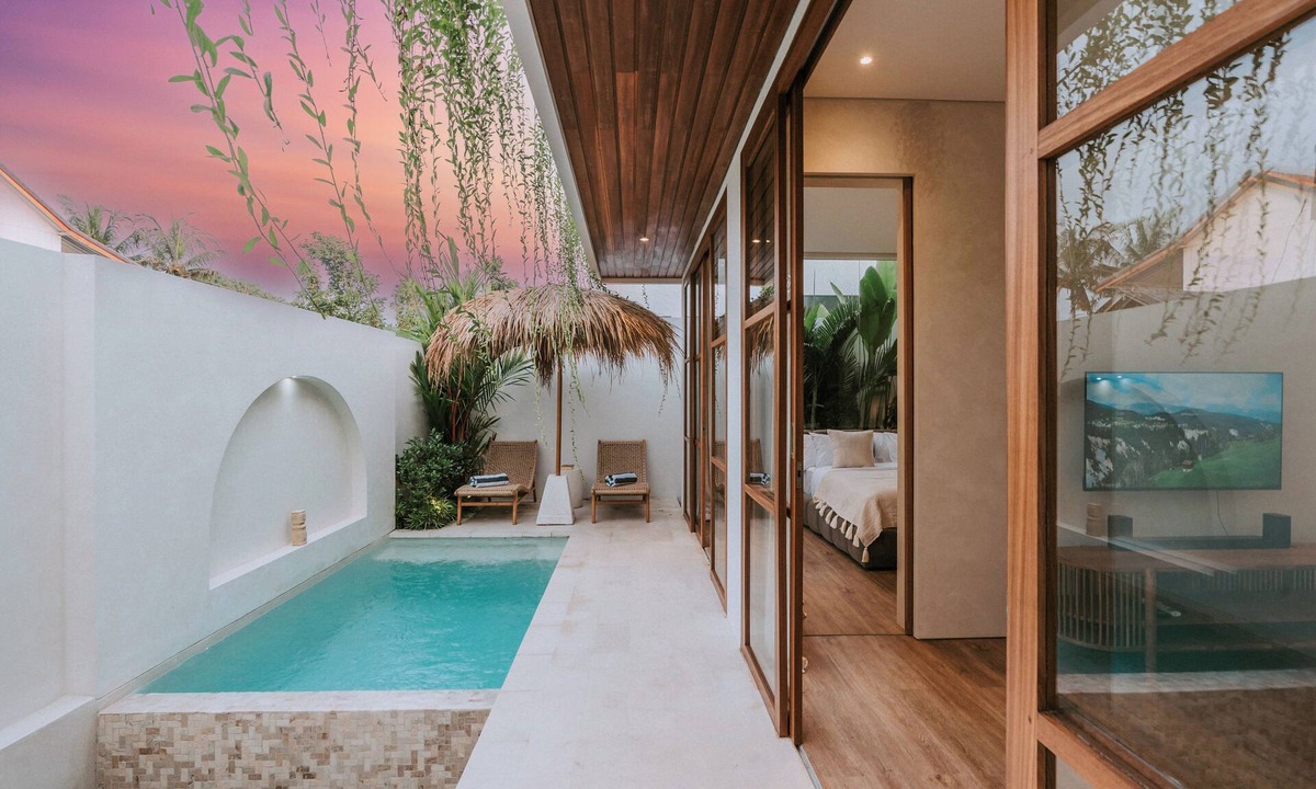 Pererenan Villa | Skylight Bathtub Private Pool Oasis Serene Tropical Villa Near Canggu Beach