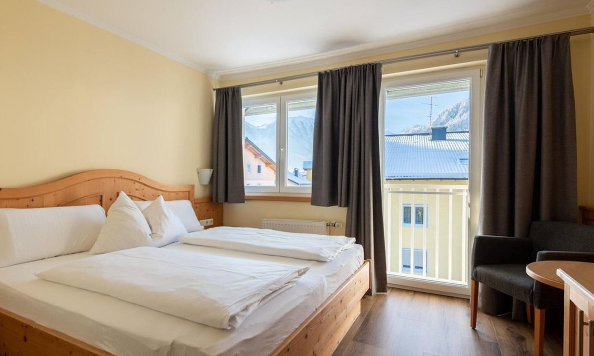 Maschl Bed & Breakfast | Small double room with Franz. Balcony - The Martell, Hotel-Pension