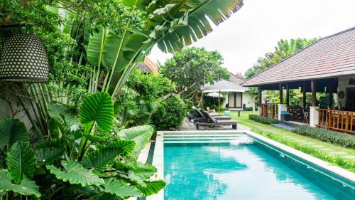 Sunset Road Villa | Spacious 4BR Private Estate w-Big Garden and Pool Central Seminyak
