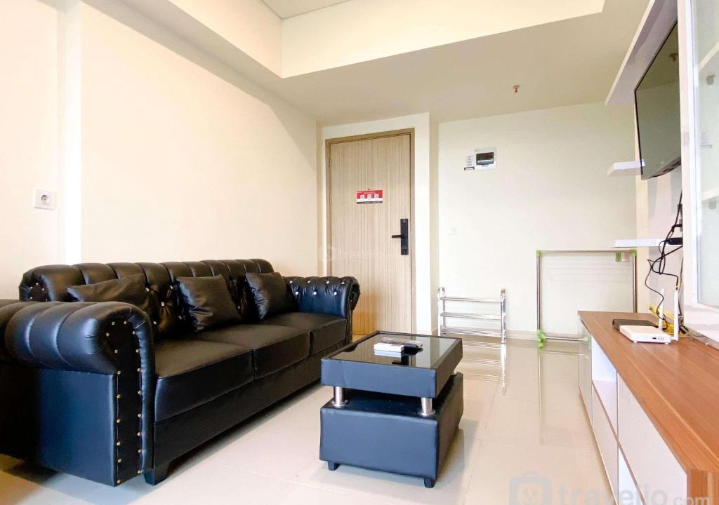 Cikarang Apartment | Spacious and Comfy 2BR with Extra Room at Meikarta Apartment By Travelio
