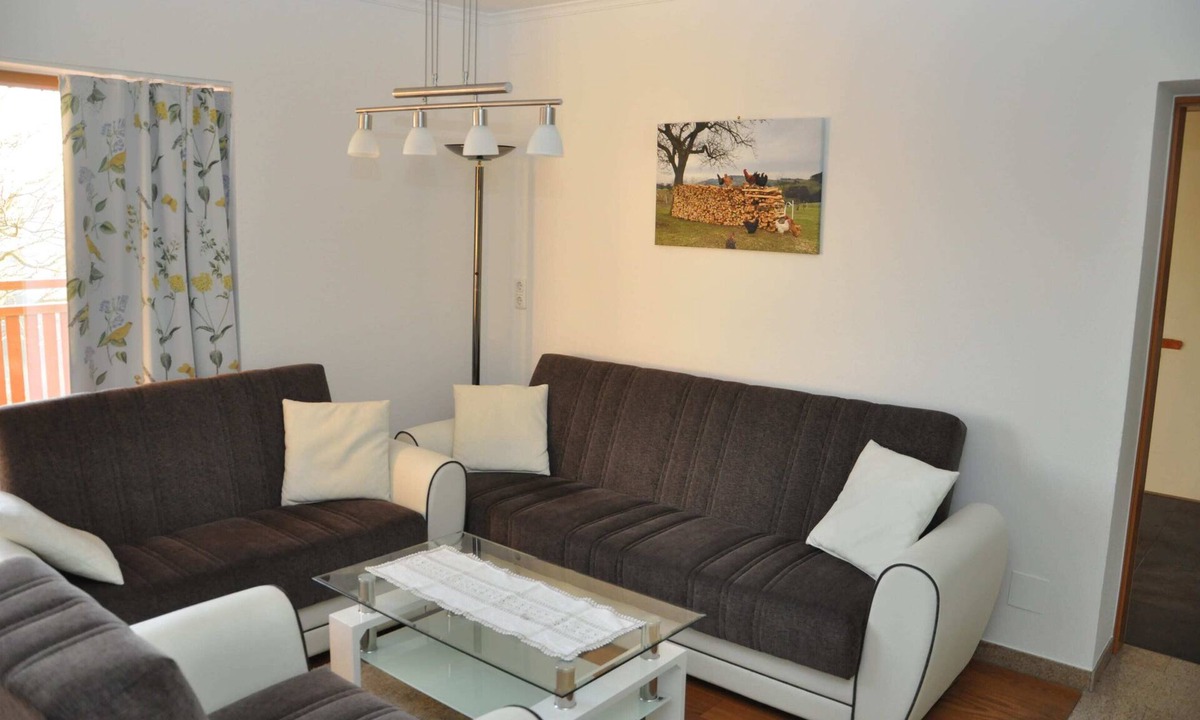 Ertl Apartment | Spacious vacation apartment (150 m²) with a balcony, accommodating up to 6 people
