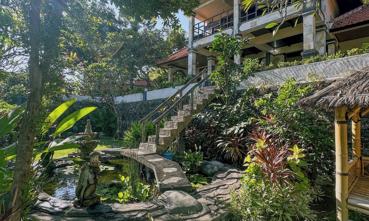 Bukti Villa | Stunning 3-Bedroom Hilltop Villa with Ocean Views
