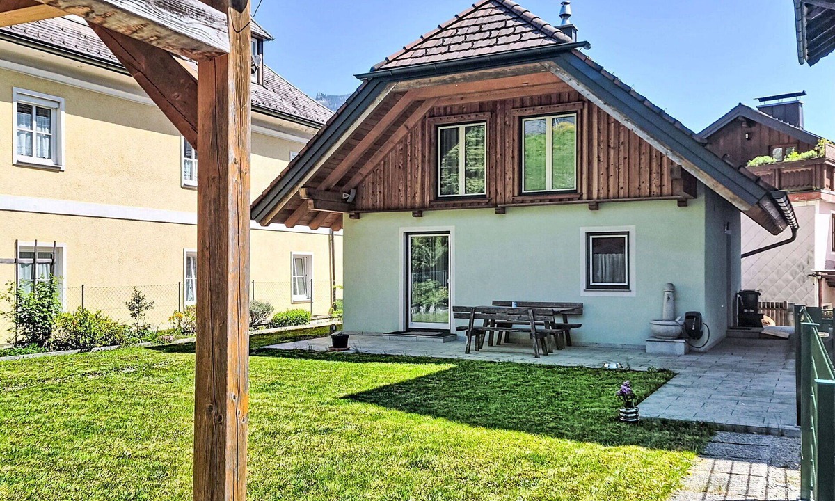 Ebensee House | Stunning private villa for 5 people with WIFI, TV and pets allowed