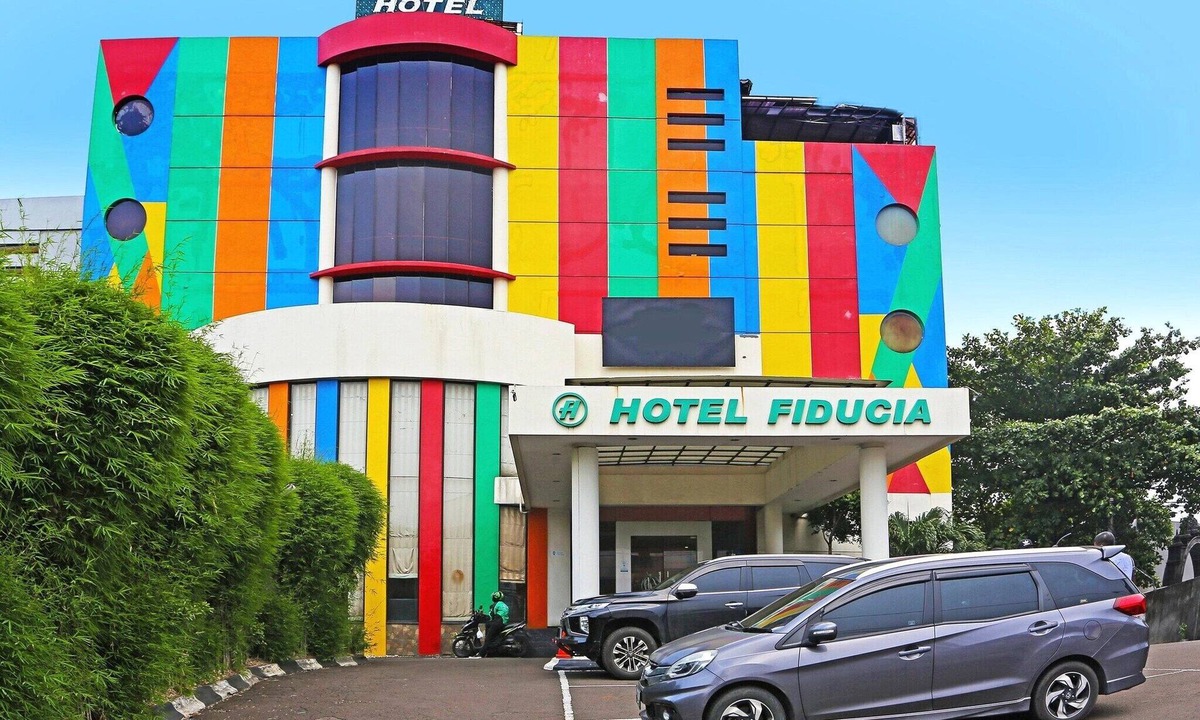 Serpong House | Stylish DBL Suite Escape W/Free WiFi and Parking