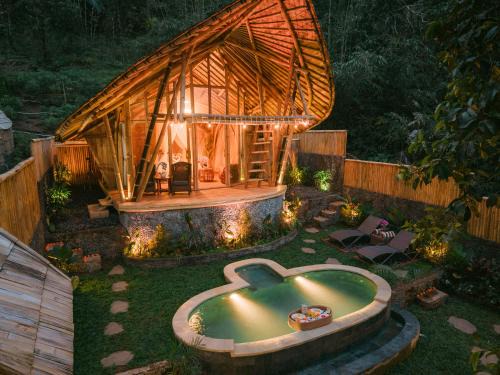 Selat Villa | Sunrise Hill Bamboo House-Private Jungle Villa