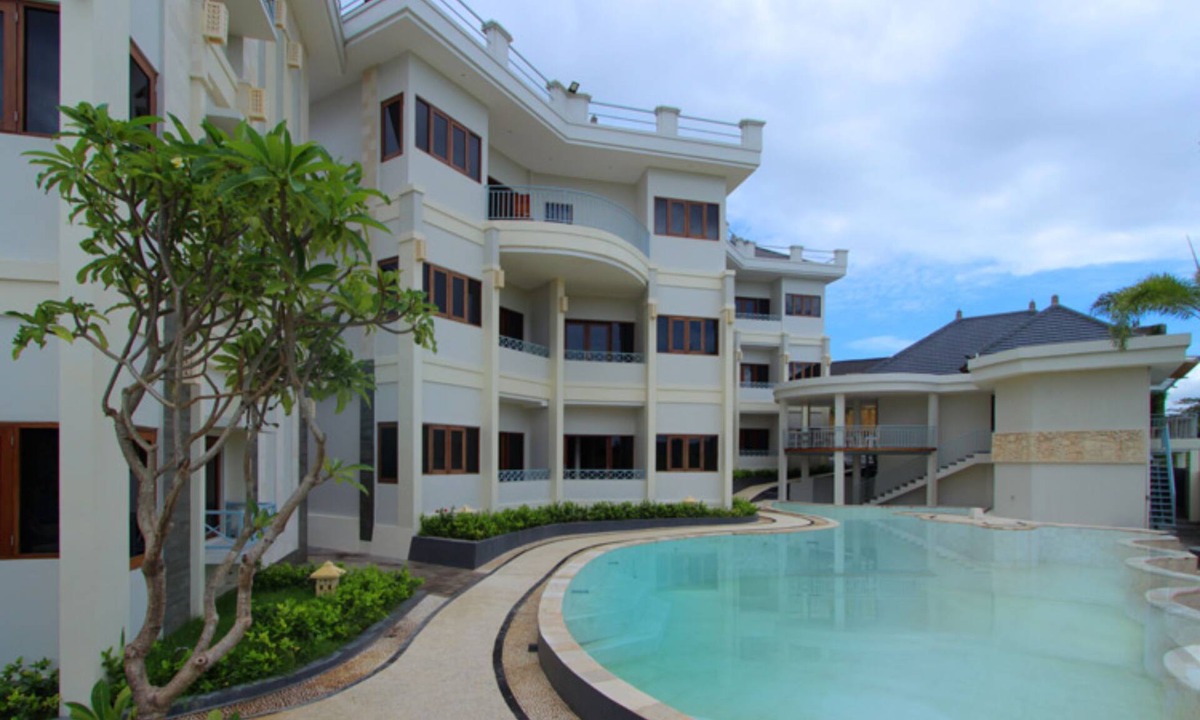Seminyak Hotel | The Spacious room designed in a sequence of cascading spaces