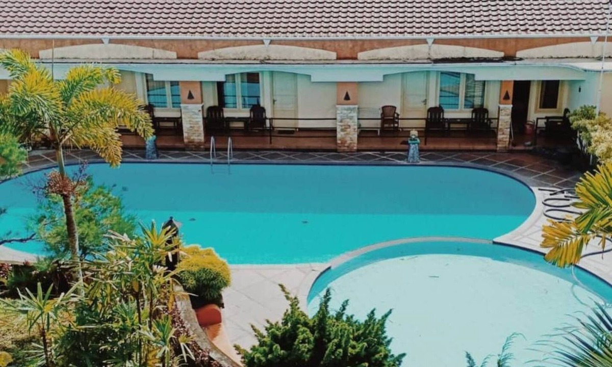 Ngaglik House | Triple Room with AC at Mutiara Batu