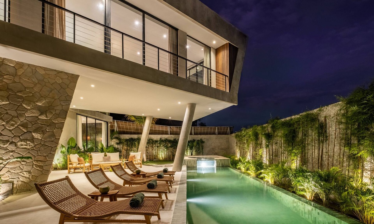 Tumbak Bayuh Villa | Tropical Garden | Outdoor Soaking Bath | Canggu