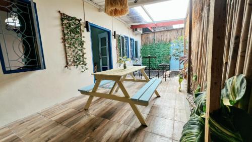 Sewon Villa | Tuwin Guest House Near Malioboro Free Parking & Netflix