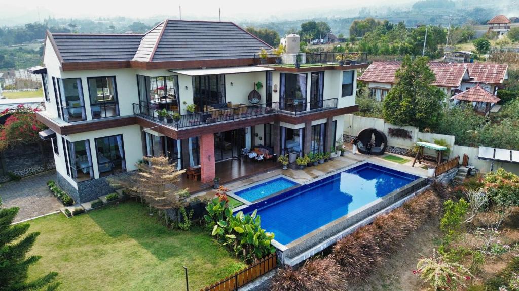 Batu House | Twinpine villa