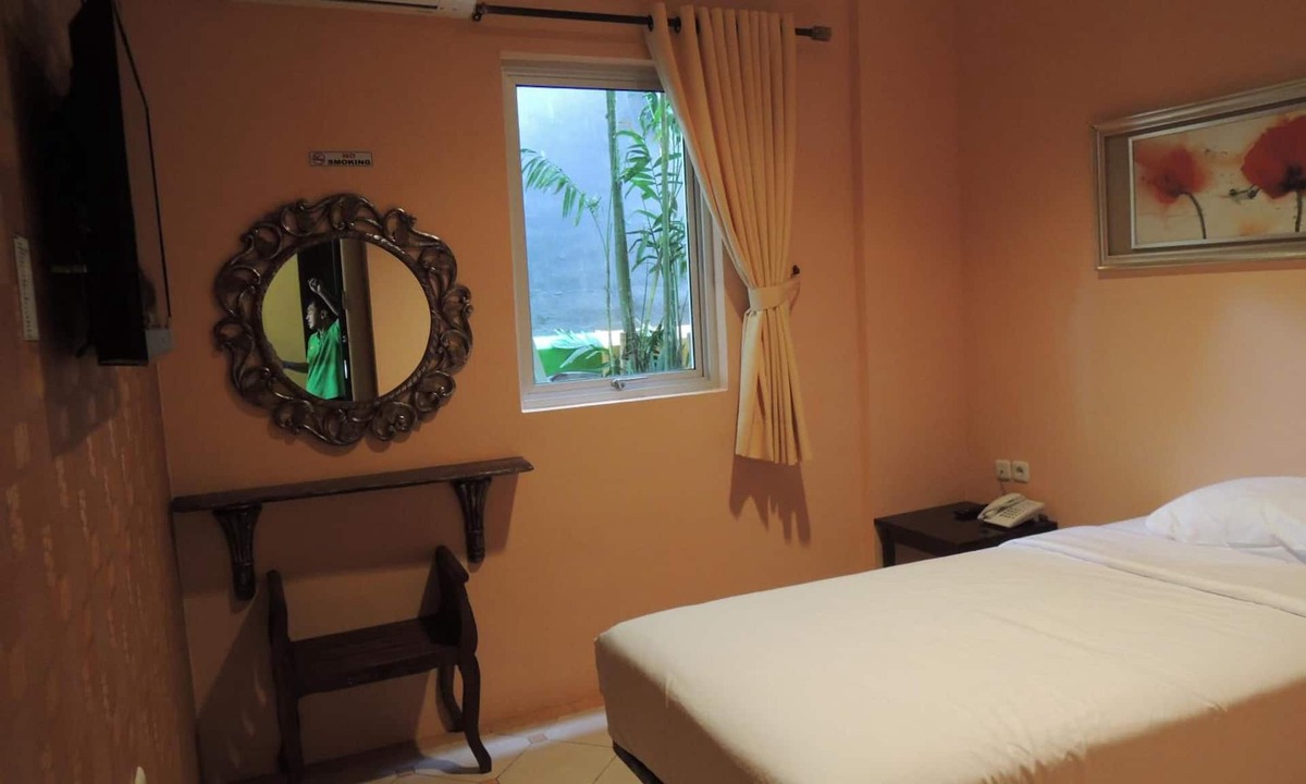 Old Jakarta Hotel | Twins Hotel Manggadua