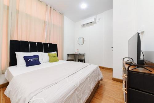 Batam Hotel | Urbanview near Mall Botania 2