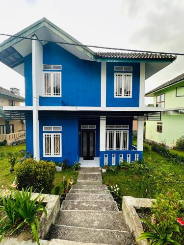Berastagi Villa | Vila Biru Gundaling Brastagi