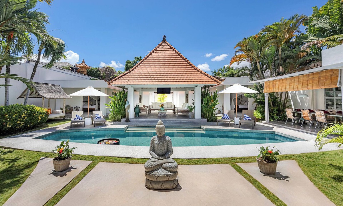 Dyanapura Villa | Villa Mutiara Putih by Optimum Bali, Central Seminyak, Walk to beach