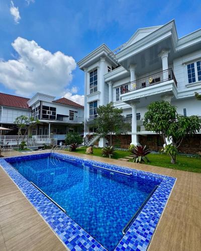 Sidomulyo Villa | Villa putih 10 kamar