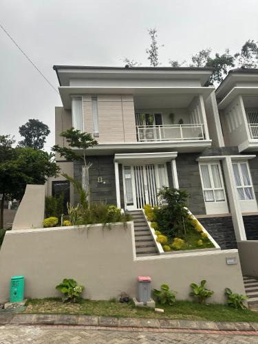 Dinoyo Villa | Villa Sunrise F1