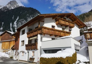 140 m² House ∙ 5 bedrooms ∙ 10 guests in Flirsch