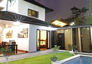 3 Bedroom Pool Villa, Central Seminyak, Daily housekeeping staff