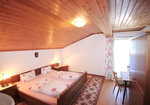80 m² Apartment ∙ 1 bedroom ∙ 4 guests in Pill