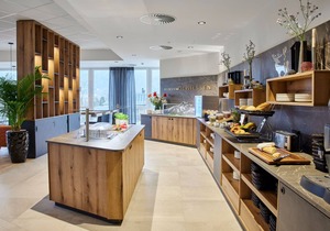 Medium-Sized Apartment 2 with Balcony, Including Breakfast Buffet for 1–2 People in Bad Reichenhall