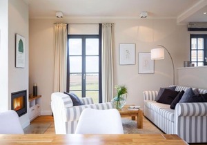Reetland am Meer - Premium Reetdachvilla mit 2 Schlafzimmern, Sauna und Kamin E04 in Dranske