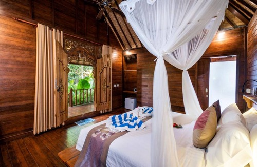 Mushroom Bay Cottage | 1 BR Balinese Wooden Cottage Near Mushroom Beach Nusa Lembongan