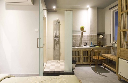 Ubud City-Centre Apartment | 101 # 1 BR Studio Apartment for solo traveler in Ubud