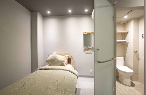 Ubud City-Centre Apartment | 101 # 1 BR Studio Apartment for solo traveler in Ubud