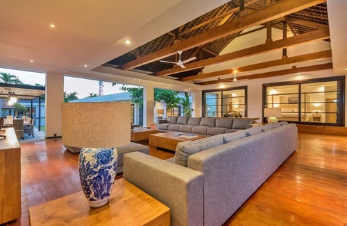 Dyanapura Villa | 11-bedroom private estate, ideal for large groups, families, retreats and celebrations. The estate accomodates up to 30 guests. Includes daily breakfast, a private chef, airport transfers, complimentary massages, dedicated driver and housekeeping.