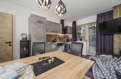 Kaltenbach Apartment | 2 bedrooms, kitchen, bathroom, next to the valley run and the valley station
