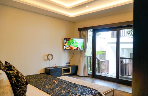 Berawa Villa | 20% Off! Luxury 14bed Villa with 2 Entertainment Rooms, Beach, Finns, Atlas
