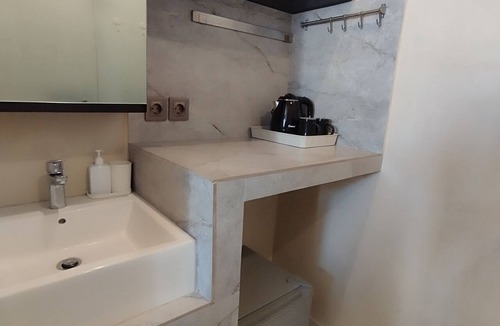 Padangsambian Klod House | 201`Last Minutes Deal ! Room 201. 1st Cleanest & Affordable Guest House In Bali.