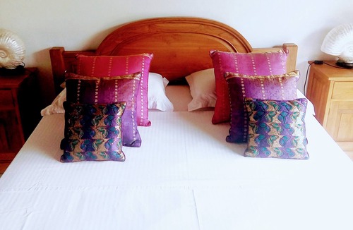 Senggigi Villa | 2BR Villa Paradise with swimming pool and jacuzzi near the beach of Senggigi.