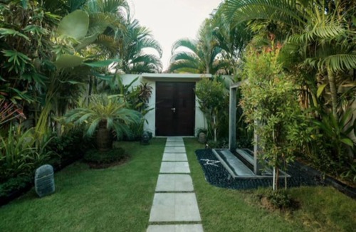 North Legian Villa | 5-bedroom private villa in Seminyak, offering daily breakfast, full-time private chef, airport transfers, complimentary massages, housekeeping, and a dedicated driver.
