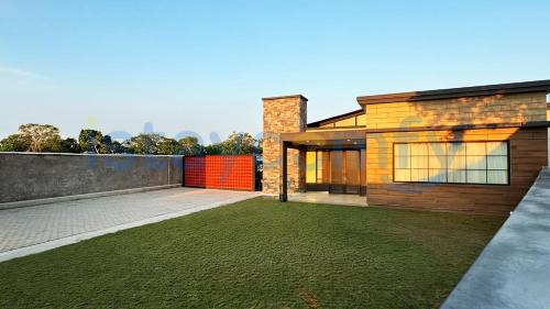 Batam Villa | 5BR Large Villa Crown Hill Estate F26
