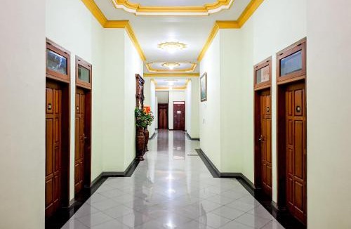 Kudus Hotel | Abbas Syariah Hotel near Menara Kudus Mitra RedDoorz