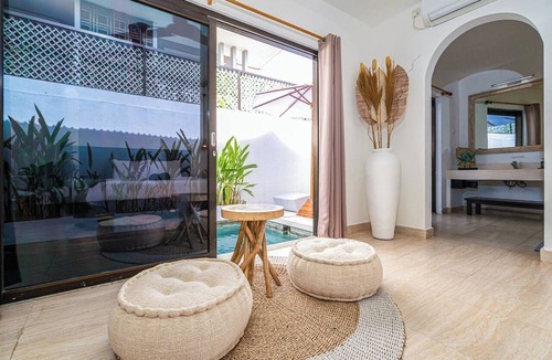 Padonan Villa | Aesthetic Villa Jasmine with Private Pool -Canggu